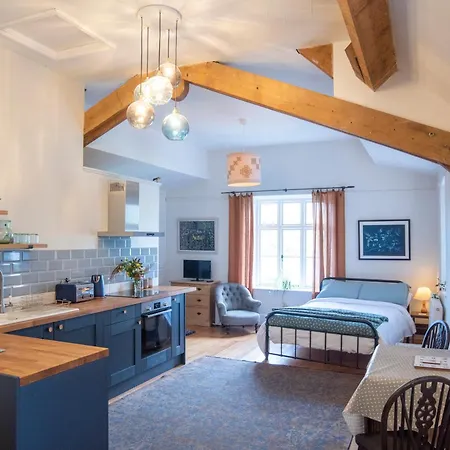 The Coachmans Quarters Апартаменты Конистон